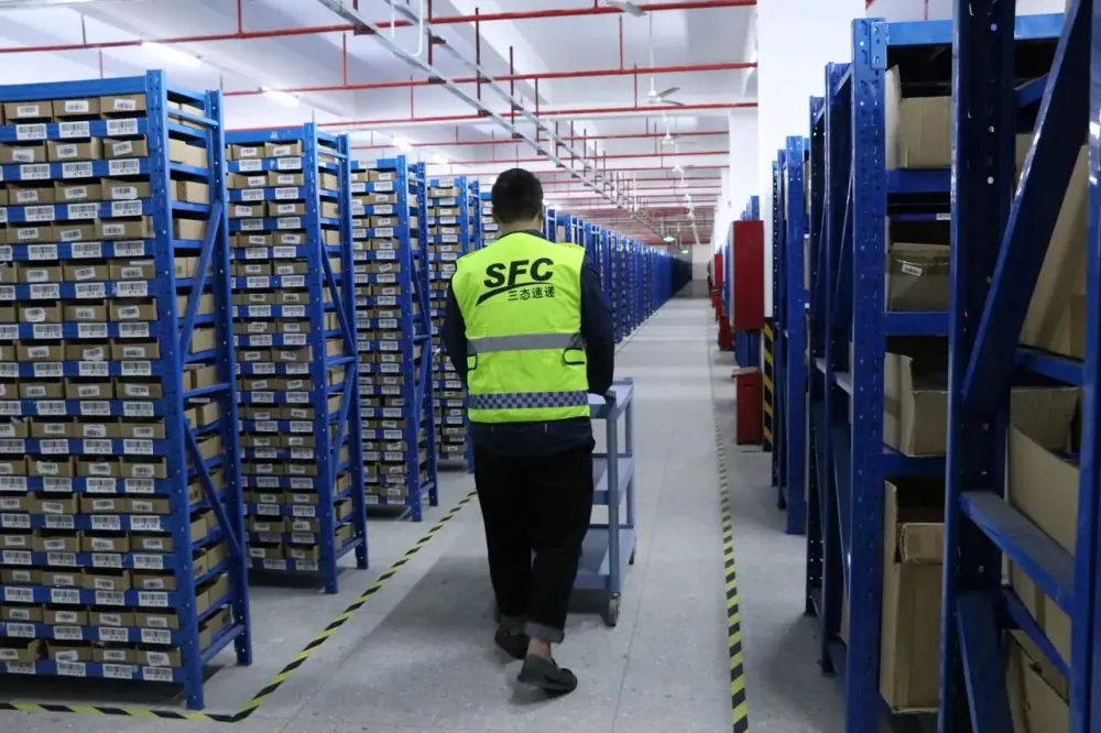 China warehouse inventory racks and SKU storage